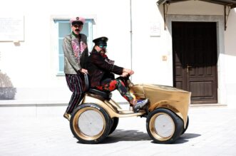 Kastav: Let3 predstavio zlatni traktor s kojim idu na Euroviziju Kastav: Let3 predstavio zlatni traktor s kojim idu na Euroviziju