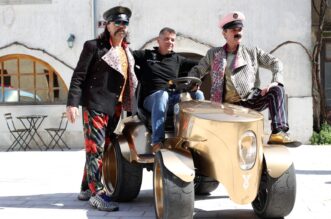 Kastav: Let3 predstavio zlatni traktor s kojim idu na Euroviziju Kastav: Let3 predstavio zlatni traktor s kojim idu na Euroviziju