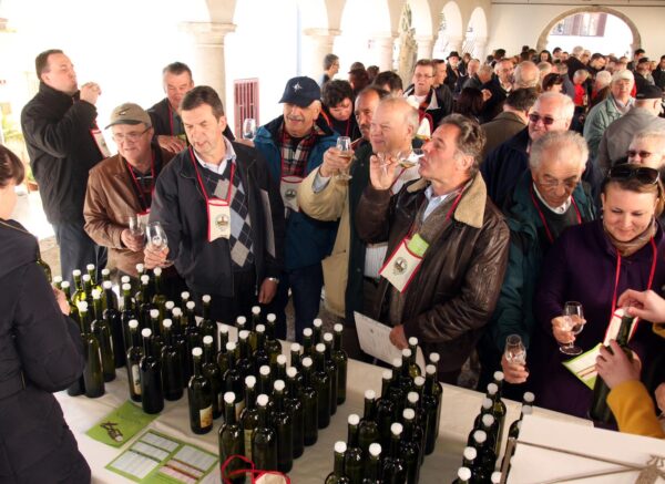 Kastav: 8. ocjenjiva?ki susret vinara Belica 2013.