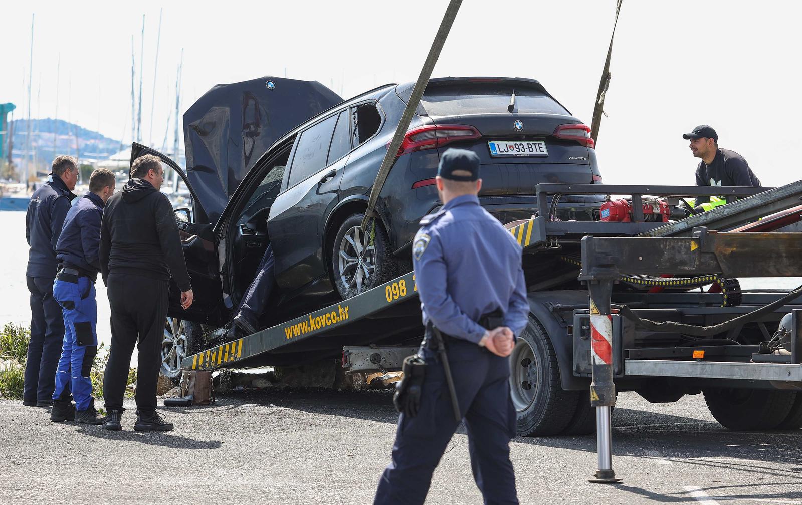 Trogir: BMW-om udarila u kamion, oba vozila završila u moru