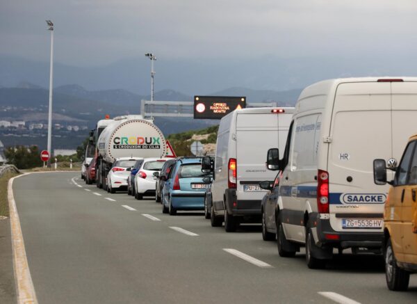 Stvaraju se guve na Kr?kom mostu zbog radova
