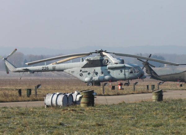 Zagreb: Ministar Banožić u Lučkom obišao radove na hangarima za helikoptere Blackhawk