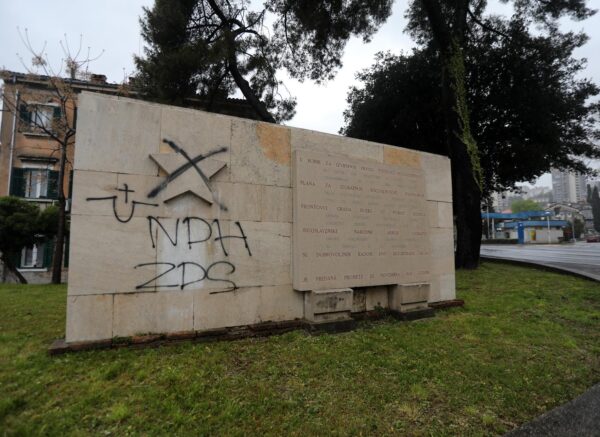 Rijeka: Antifašistički spomenik išaran ustaškim simbolima