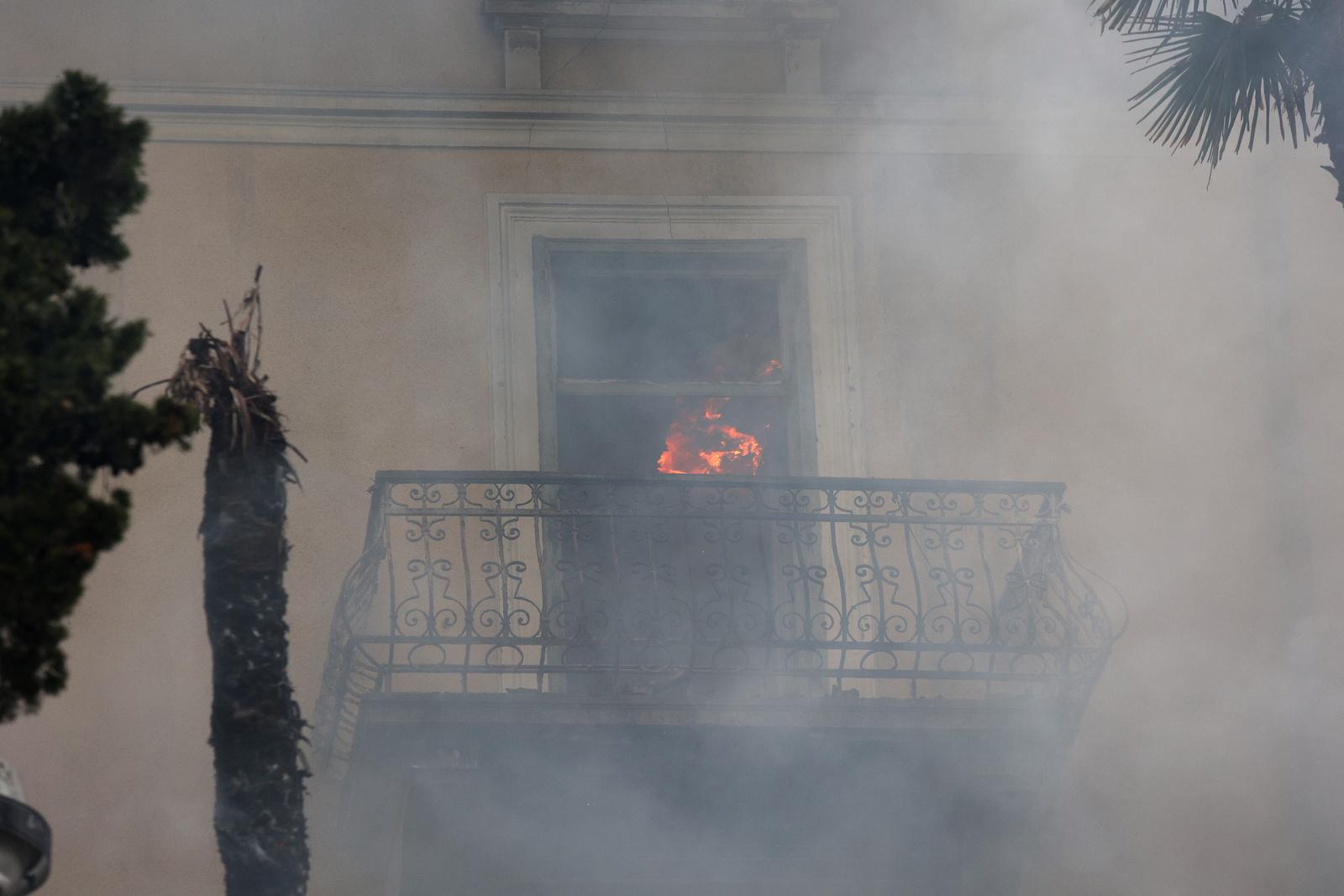 Požar hotela Miramar u centru Lovrana Požar hotela Miramar u centru Lovrana