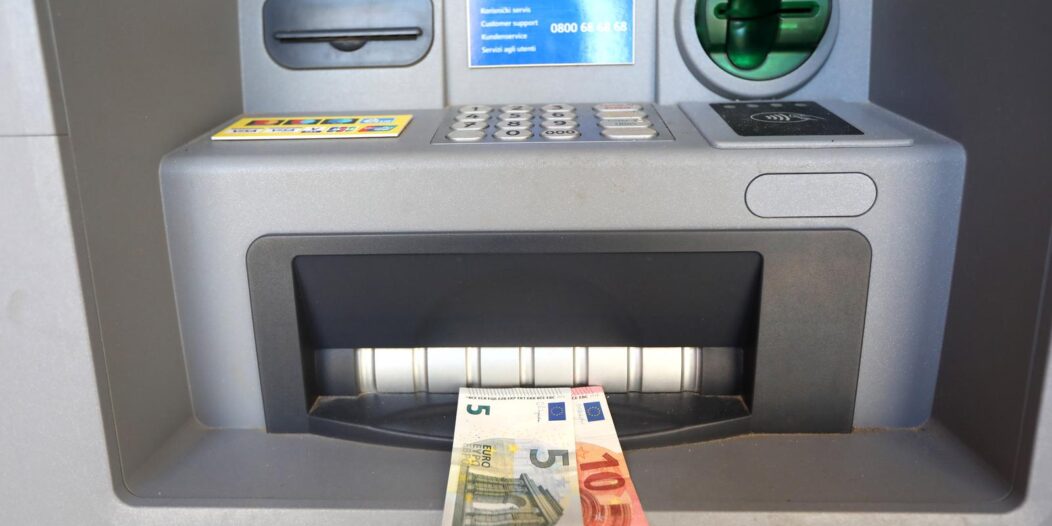 Od 16. siječnja opet plaćanje naknade na bankomatima drugih banaka Od 16. siječnja opet plaćanje naknade na bankomatima drugih banaka