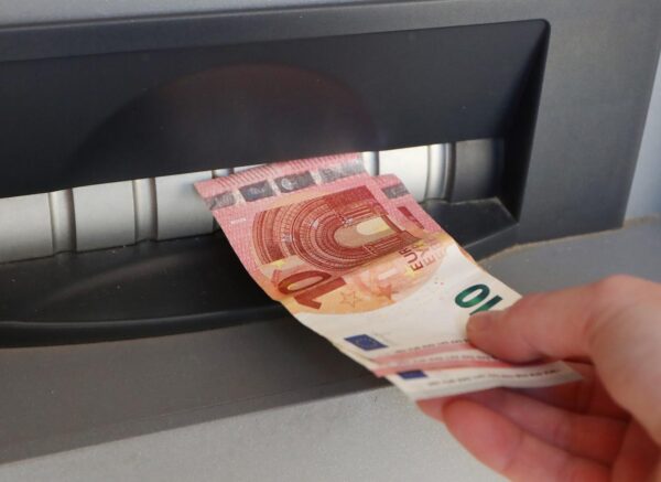 Od 16. siječnja opet plaćanje naknade na bankomatima drugih banaka