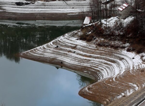 U tijeku je pražnjenje Lokvarskog jezera zbog održavanja