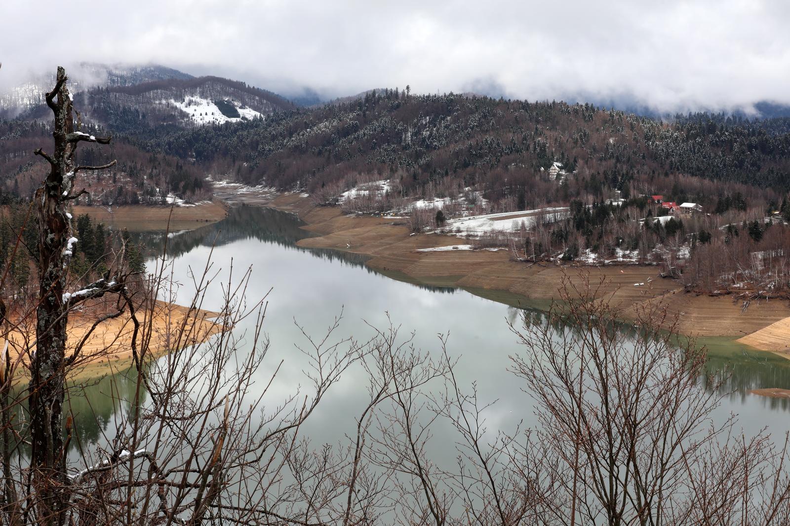 U tijeku je pražnjenje Lokvarskog jezera zbog održavanja
