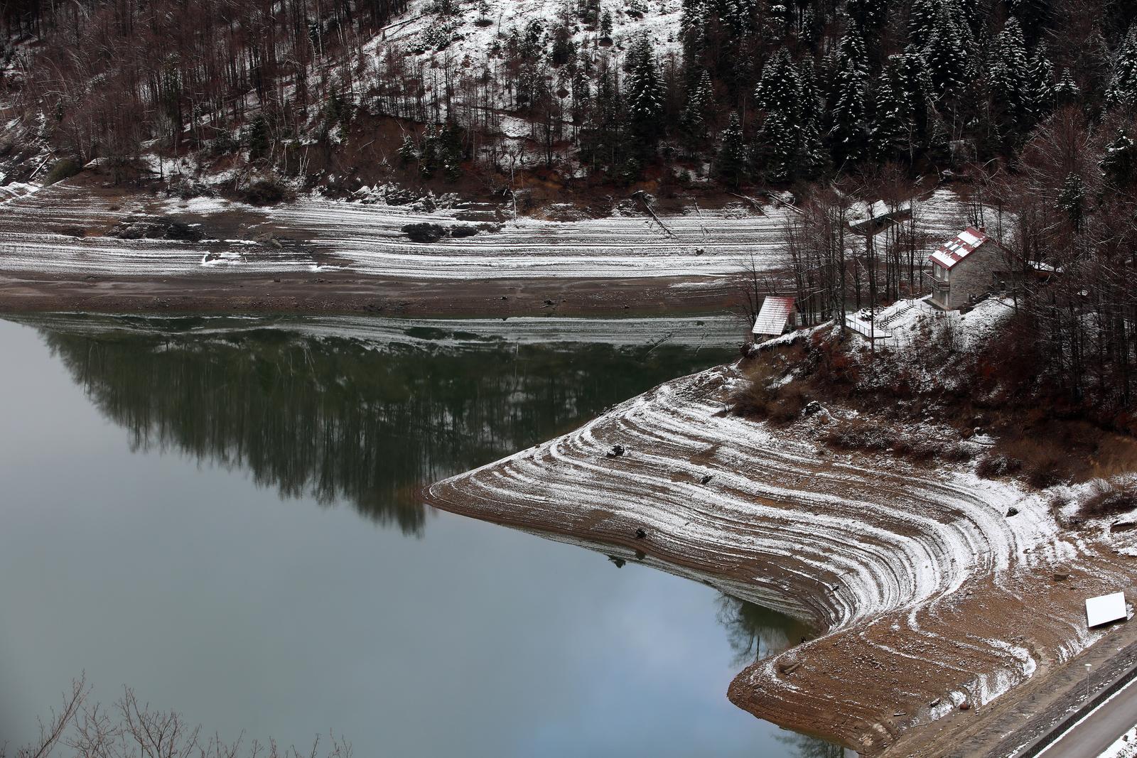 U tijeku je pražnjenje Lokvarskog jezera zbog održavanja