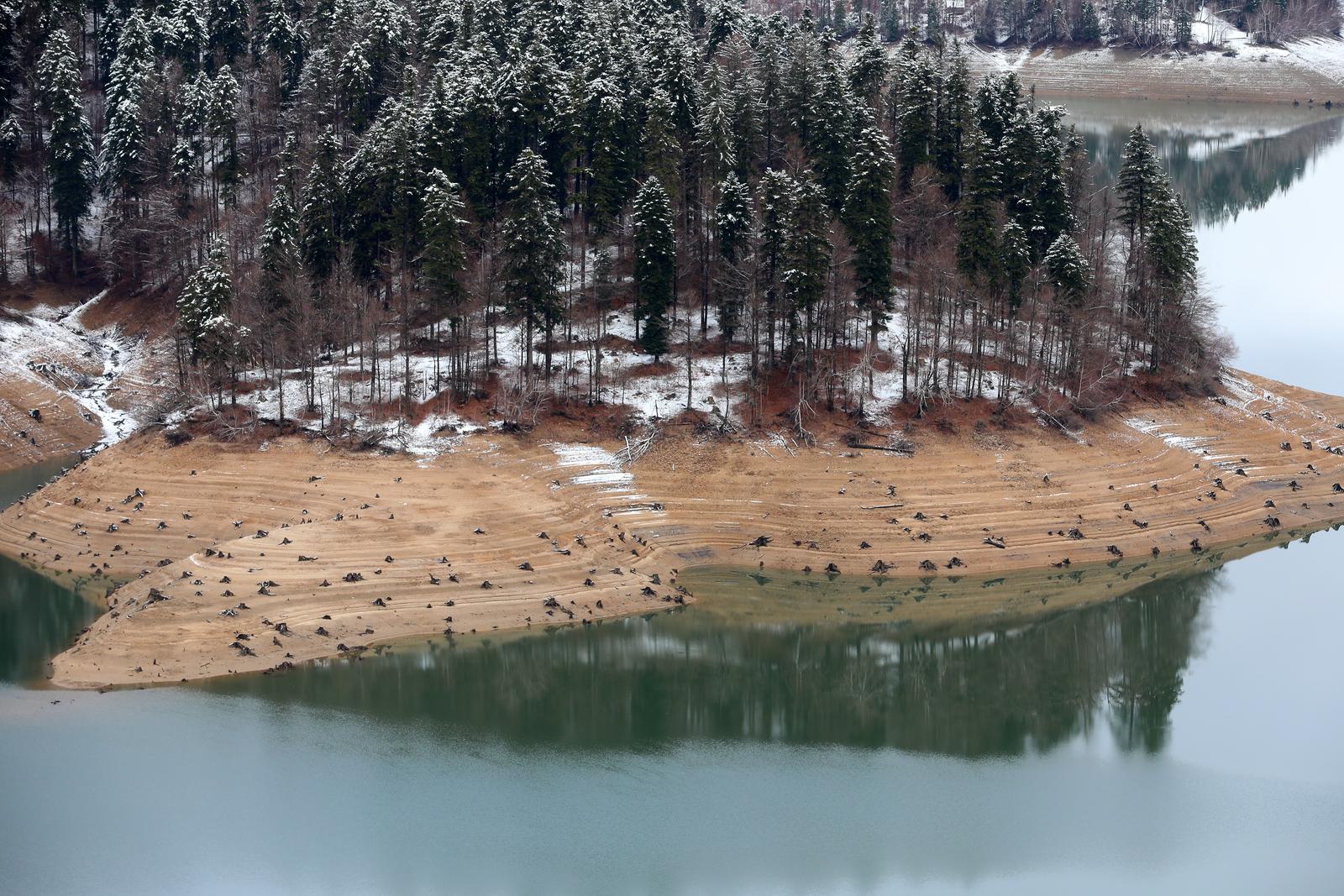 U tijeku je pražnjenje Lokvarskog jezera zbog održavanja
