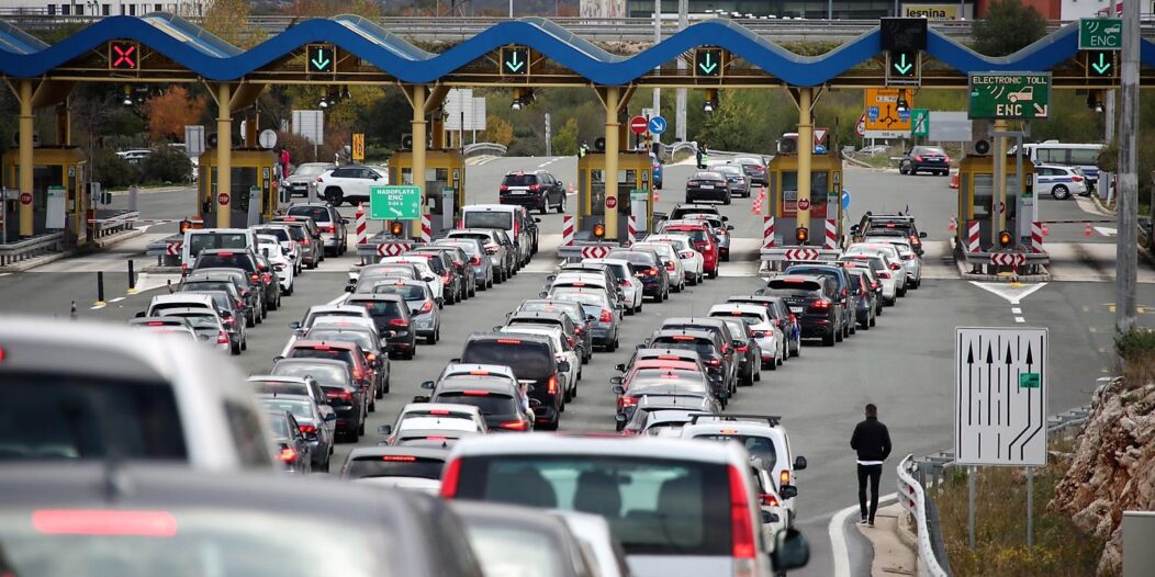Gužve na ulazu u Split zbog nogometne utakmice Hrvatska – Rusija Gužve na ulazu u Split zbog nogometne utakmice Hrvatska – Rusija