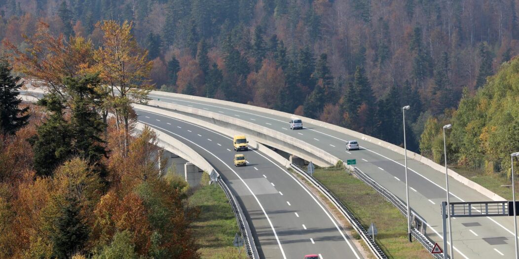 Pogled na autocestu A6 kod Fužina Pogled na autocestu A6 kod Fužina