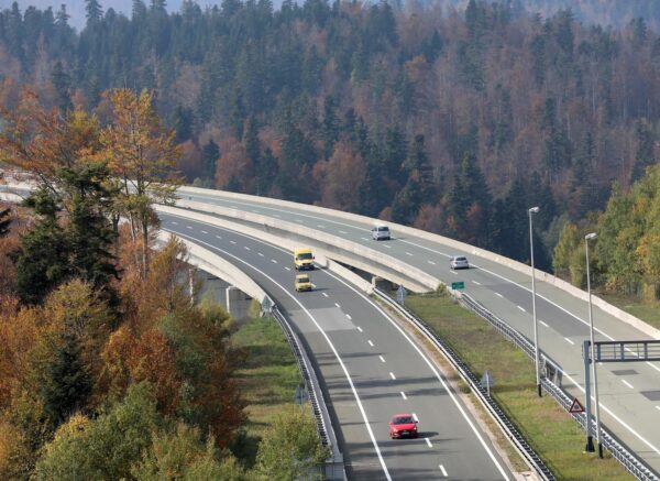 Pogled na autocestu A6 kod Fužina