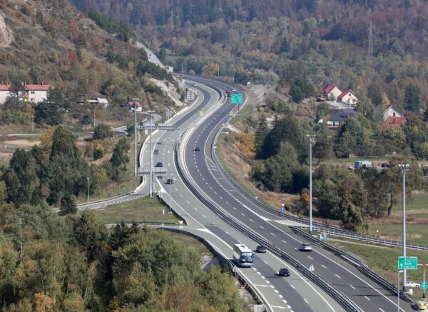 Pogled na autocestu A6 kod Fužina