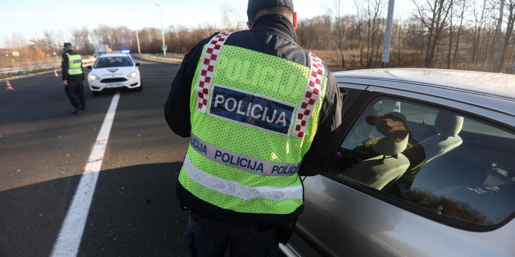 Policija na punktovima diljem Hrvatske provjerava propusnice Policija na punktovima diljem Hrvatske provjerava propusnice