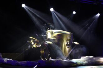 Rijeka: Let 3 performansom teleportacije sa zlatnim traktorom kreće na put prema Liverpoolu Rijeka: Let 3 performansom teleportacije sa zlatnim traktorom kreće na put prema Liverpoolu