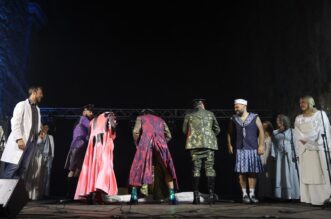 Rijeka: Let 3 performansom teleportacije sa zlatnim traktorom kreće na put prema Liverpoolu Rijeka: Let 3 performansom teleportacije sa zlatnim traktorom kreće na put prema Liverpoolu