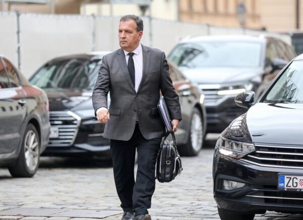 Zagreb: Dolazak u Banske dvore na sastanak parlamentarne većine