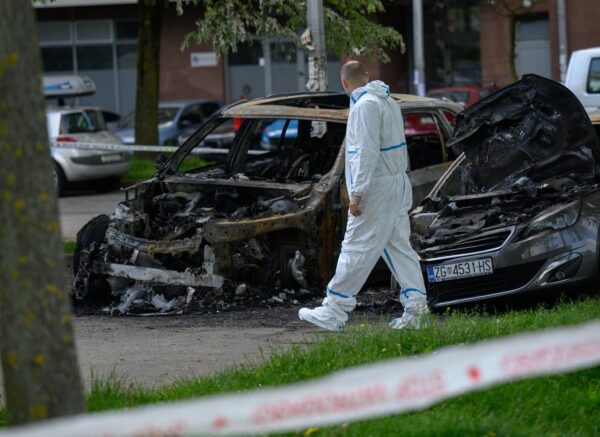 Zagreb: U naselju Ravnice noćas izgorjela dva automobila