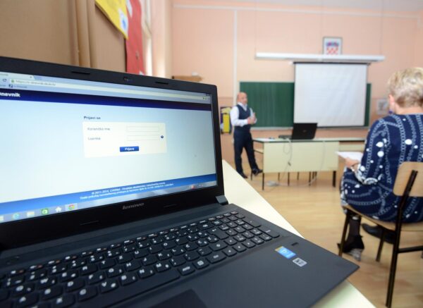 Varadin:  U II. osnovnoj koli obiljeen po?etak primjene E-dnevnika