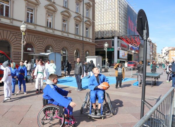 Sportski-dan-u-sklopu-manifestacije-Tjedan-autizma-4