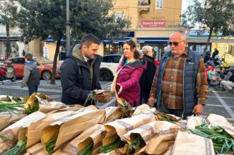 opatija veliki petak podjela paketa (2) opatija veliki petak podjela paketa (2)