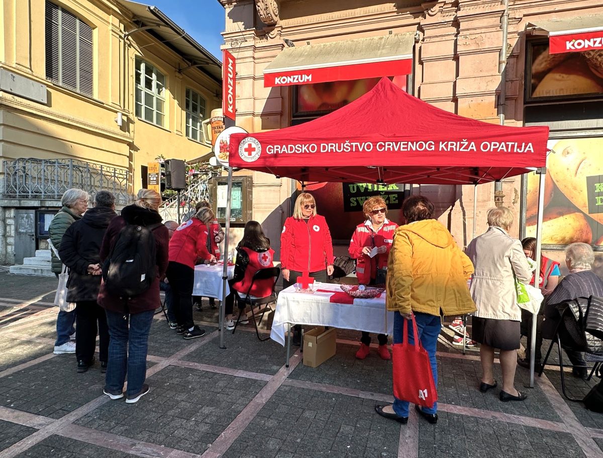 opatija veliki petak podjela paketa (3) opatija veliki petak podjela paketa (3)