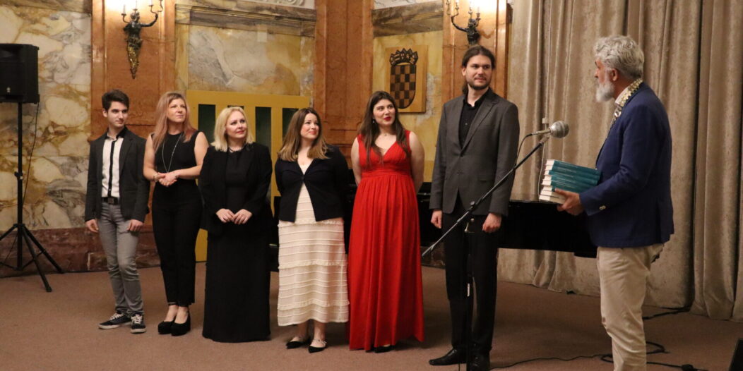 BUDI TU KONCERT Frano Živković, Božidarka Matija Čerina, Vivien Galleta, Katja Budimčić, Emilija Rukavina, Juraj Marko Žerovnik i Danko Gudelj BUDI TU KONCERT Frano Živković, Božidarka Matija Čerina, Vivien Galleta, Katja Budimčić, Emilija Rukavina, Juraj Marko Žerovnik i Danko Gudelj