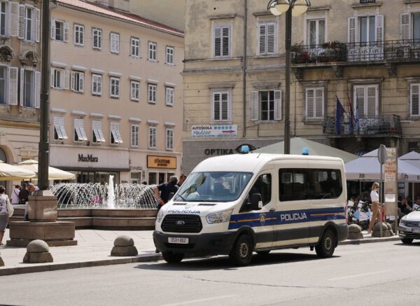 policija auto jadranski trg