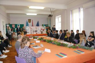 Okrugli-stol-na-temu-„Reci-NE-neofašizmu“-u-Prirodoslovnoj-i-grafičkoj-školi-10 Okrugli-stol-na-temu-„Reci-NE-neofašizmu“-u-Prirodoslovnoj-i-grafičkoj-školi-10