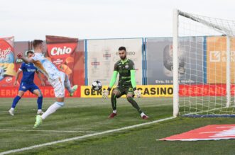 Slaven Belupo i Rijeka sastali se u 32. kolu SuperSport HNL-a Slaven Belupo i Rijeka sastali se u 32. kolu SuperSport HNL-a