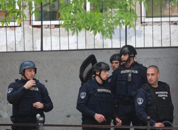Beograd: Policija blokirala prometnice kod škole gdje je dječak ubio učenike i profesoricu