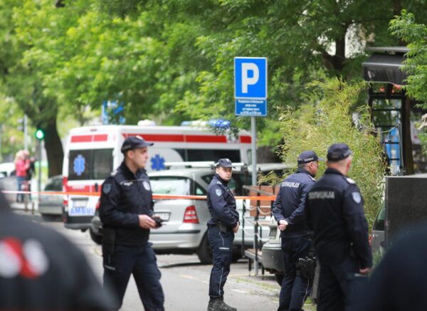 Beograd: Policija blokirala prometnice kod škole gdje je dječak ubio učenike i profesoricu