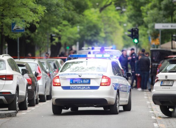 Beograd: Policija blokirala prometnice kod škole gdje je dječak ubio učenike i profesoricu