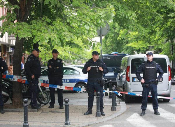 Beograd: Policija blokirala prometnice kod škole gdje je dječak ubio učenike i profesoricu
