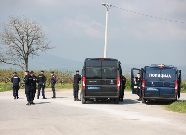 Dubona: Pripadnici policije na ulici ispred škole gdje je 21-godišnjak pucao na ljude