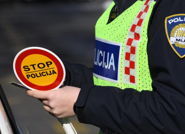 Policijska akcija usmjerena na pješake i vozila provodi se tijekom jutra na području Šibenika