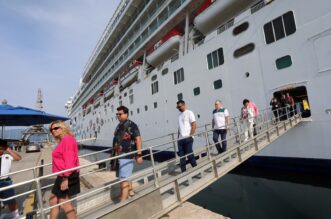 Prvi ovosezonski kruzer Norwegian Gem uplovio u riječku luku pun turista Prvi ovosezonski kruzer Norwegian Gem uplovio u riječku luku pun turista