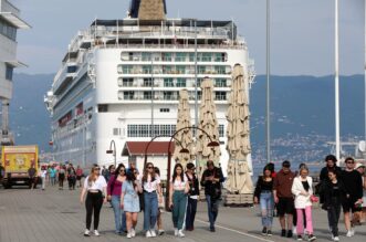 Prvi ovosezonski kruzer Norwegian Gem uplovio u riječku luku pun turista Prvi ovosezonski kruzer Norwegian Gem uplovio u riječku luku pun turista