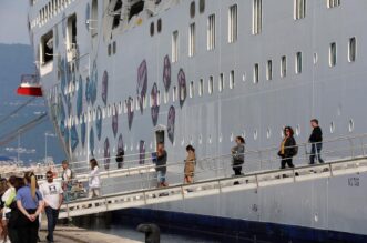Prvi ovosezonski kruzer Norwegian Gem uplovio u riječku luku pun turista Prvi ovosezonski kruzer Norwegian Gem uplovio u riječku luku pun turista