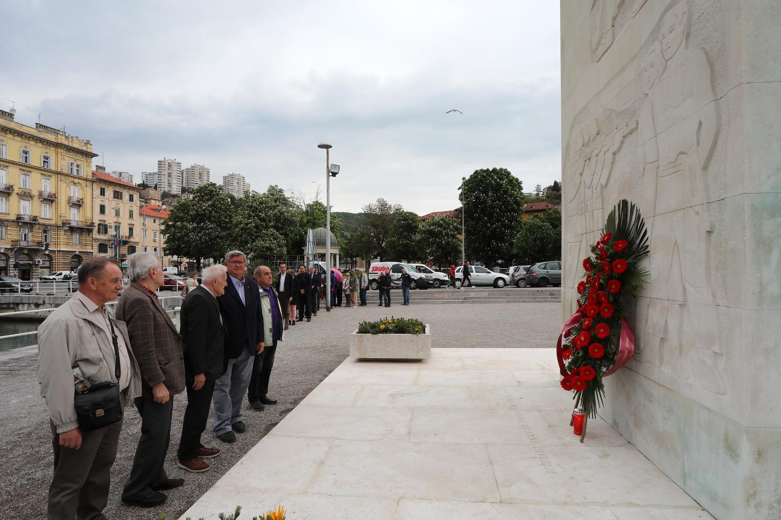 Rijeka: Polaganjem vijenaca na Spomenik oslobođenja na Delti obilježen Dan pobjede nad fašizmom Rijeka: Polaganjem vijenaca na Spomenik oslobođenja na Delti obilježen Dan pobjede nad fašizmom