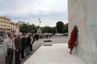 Rijeka: Polaganjem vijenaca na Spomenik oslobođenja na Delti obilježen Dan pobjede nad fašizmom Rijeka: Polaganjem vijenaca na Spomenik oslobođenja na Delti obilježen Dan pobjede nad fašizmom