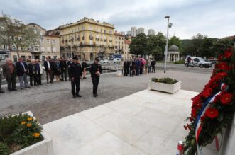 Rijeka: Polaganjem vijenaca na Spomenik oslobođenja na Delti obilježen Dan pobjede nad fašizmom Rijeka: Polaganjem vijenaca na Spomenik oslobođenja na Delti obilježen Dan pobjede nad fašizmom