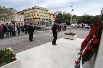 Rijeka: Polaganjem vijenaca na Spomenik oslobođenja na Delti obilježen Dan pobjede nad fašizmom Rijeka: Polaganjem vijenaca na Spomenik oslobođenja na Delti obilježen Dan pobjede nad fašizmom