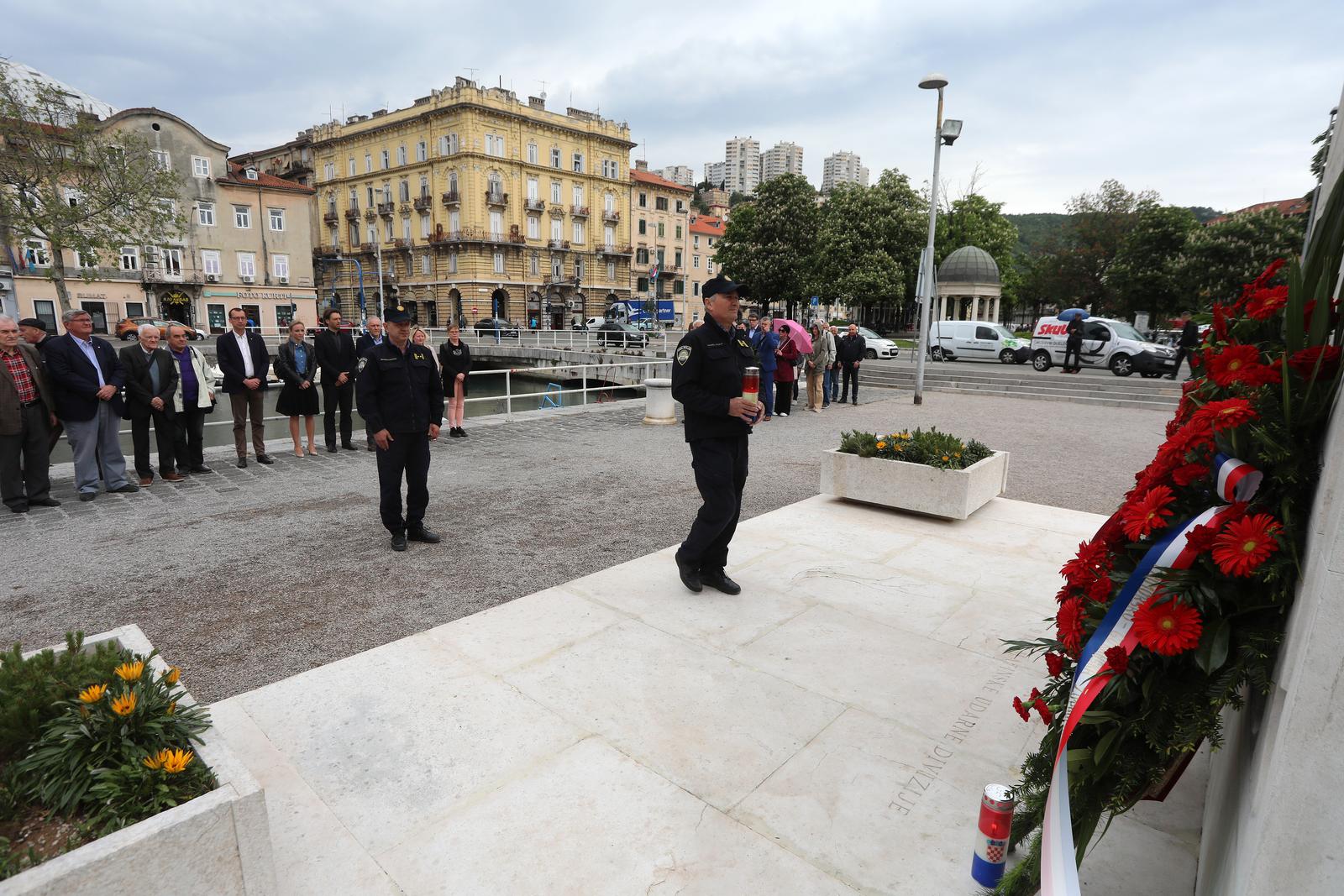 Rijeka: Polaganjem vijenaca na Spomenik oslobođenja na Delti obilježen Dan pobjede nad fašizmom Rijeka: Polaganjem vijenaca na Spomenik oslobođenja na Delti obilježen Dan pobjede nad fašizmom