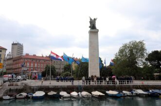 Rijeka: Polaganjem vijenaca na Spomenik oslobođenja na Delti obilježen Dan pobjede nad fašizmom Rijeka: Polaganjem vijenaca na Spomenik oslobođenja na Delti obilježen Dan pobjede nad fašizmom