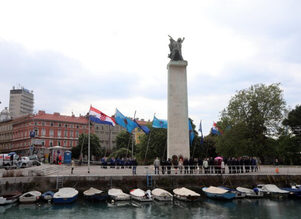 Rijeka: Polaganjem vijenaca na Spomenik oslobođenja na Delti obilježen Dan pobjede nad fašizmom Rijeka: Polaganjem vijenaca na Spomenik oslobođenja na Delti obilježen Dan pobjede nad fašizmom