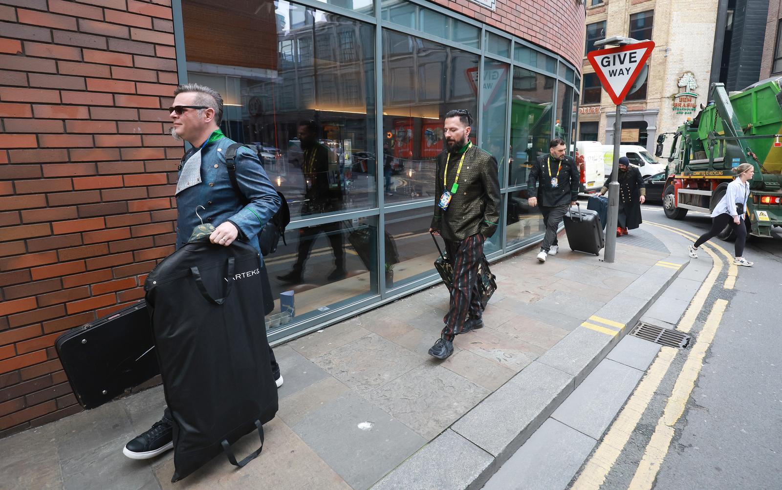 Liverpool: Let 3 odlazi iz hotela na generalnu probu uoči Eurovizijskog finala Liverpool: Let 3 odlazi iz hotela na generalnu probu uoči Eurovizijskog finala