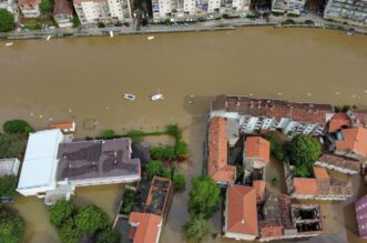 Pogled iz zraka na poplavljeni Obrovac Pogled iz zraka na poplavljeni Obrovac