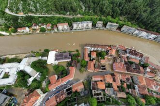 Pogled iz zraka na poplavljeni Obrovac Pogled iz zraka na poplavljeni Obrovac